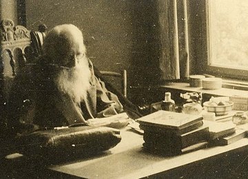 Johannnes Biernatzki am Schreibtisch, Fotografie (c) Quelle SHLB