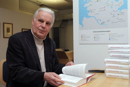 Uwe Pörksen bei einer Buchvorstellung 2011 in der LBSH Kiel