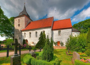 Petrikirche Bosau (c) Elke Wetzig via Wikipedia