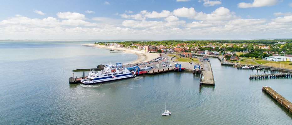 Föhr Luftbild - Blick auf den Hafen von Wyk