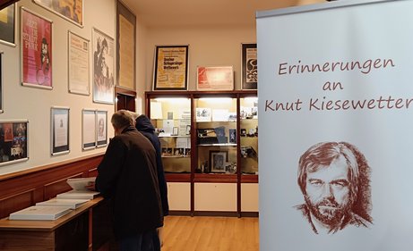 Mommsen-Gedächtnis - Kiesewetter Ausstellung mit Aufsteller © Gaby Bombis