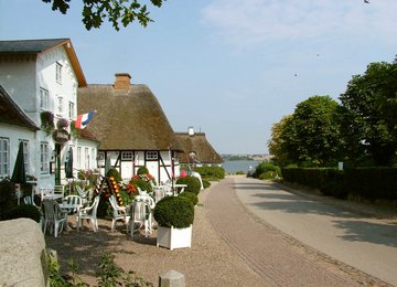 Thumby, Straße in Sieseby; (c) Clemensfranz/Wikipedia