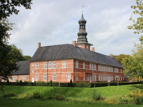 Schloss vor Husum (c) Husum-Tourismus.de